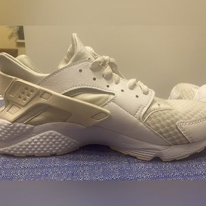 Nike Air Huarache Size 10.5